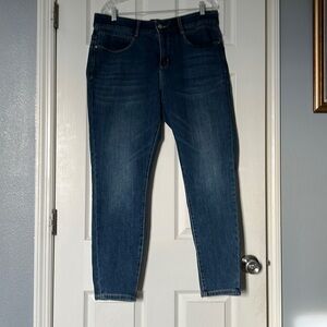 Frank Lyman Design jeans size size XL